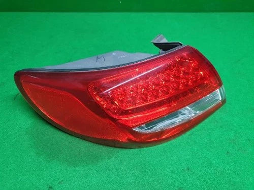 Right rear combination tail light assembly OEM 92402 3L500 compatible with Hyundai Azera 2011