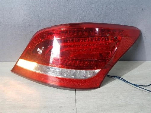 Right rear tail light assembly compatible with Hyundai Equus 2010, genuine OEM replacement part 924023N000