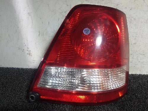 Right rear combination tail light assembly OEM 92402 3E000 compatible with Kia Sorento 2003