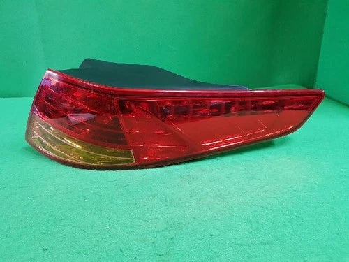 Right rear combination tail light assembly OEM 92402 2T000 compatible with Kia K5 2013