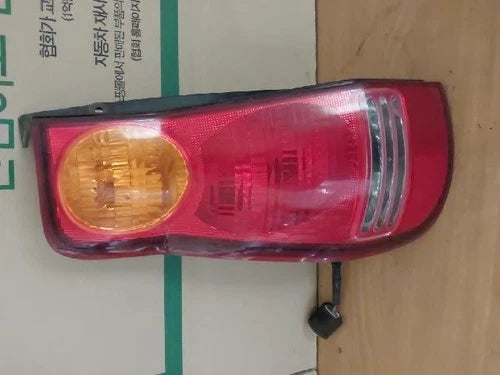 Left rear combination tail light assembly compatible with Hyundai Elantra 2002, OEM 92401 17000