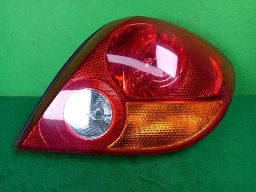 Right rear combination tail light assembly OEM 92402 2C000 compatible with Hyundai 2.0 GT 2002