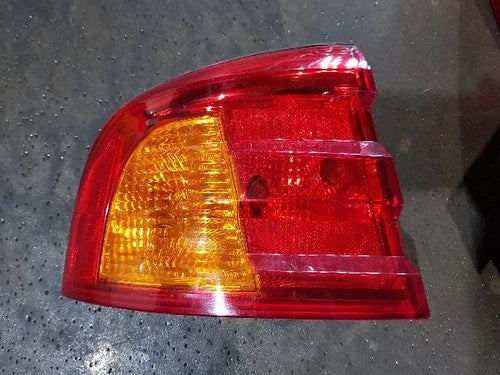 Unit of Combination Tail Light (left) compatible with Kia 1.8 DOHC 2000, OEM 92411 3C000