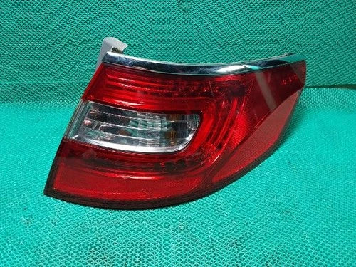 Right outer rear tail light assembly compatible with Hyundai Azera 2012, genuine OEM replacement part 924043V0
