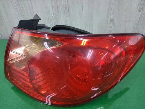 Right rear combination tail light assembly compatible with Hyundai Elantra 2011, genuine OEM replacement part 92402-2Q000