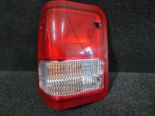 Hyundai 2 2001 Left rear combination tail light assembly OEM HR804 525