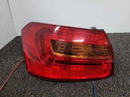 Left rear tail light assembly compatible with Kia Cadenza 2011, genuine OEM replacement part 924013R000