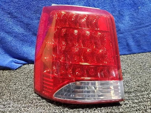 Left rear tail light assembly compatible with Kia Sorento 2011, genuine OEM replacement part 92401 2P100