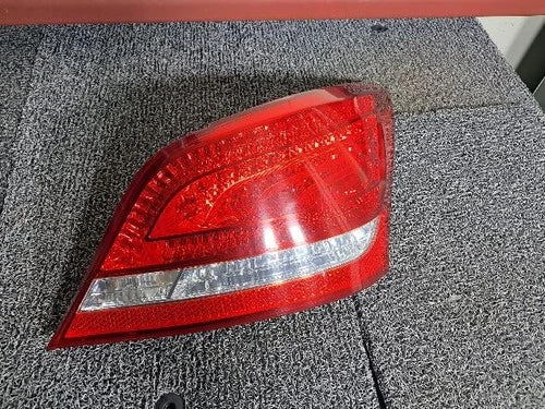 Rear combination tail light (right) compatible with Hyundai Equus 2010, OEM 92402 3N000