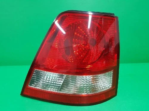 Right rear tail light assembly compatible with Kia Sorento 2002, genuine OEM replacement part 92402 3E000