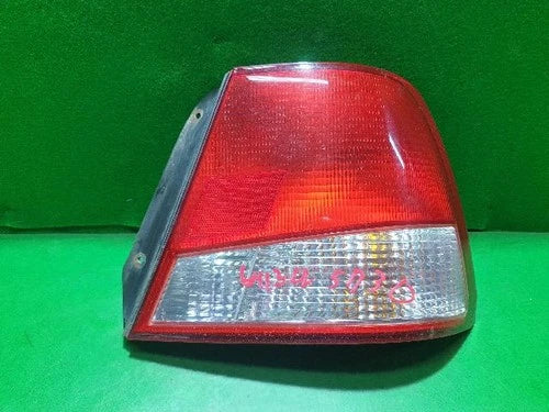 Right rear combination tail light assembly OEM 92402 25200 compatible with Hyundai Accent 2000