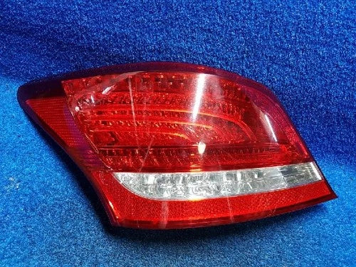 Left rear combination tail light compatible with Hyundai Centennial 2012 (left) OEM 924013N020