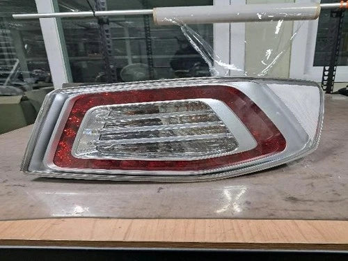 Rear Used OEM Tail Light - Kia 1.6 LPI HEV 2011 - assembly right rear tail light OEM 924021Q