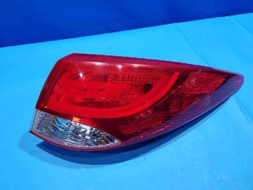 Right rear combination tail light assembly OEM 92402 2S000 compatible with Hyundai Tucson 2010