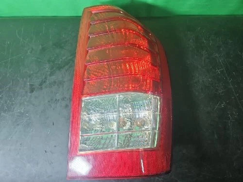 Right rear tail light assembly compatible with Kia Carnival 2007, genuine OEM replacement part 92402 4J000