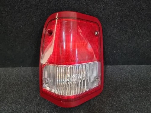 Left rear tail light assembly compatible with Hyundai 2 2000 OEM HR804 525