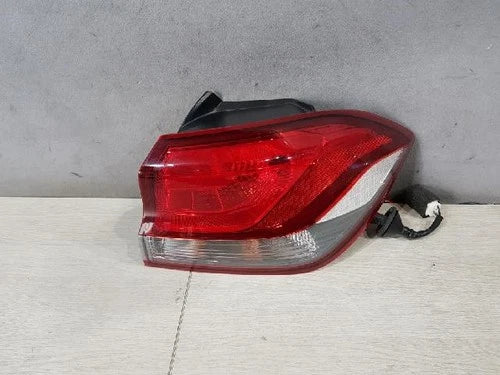 Right rear tail light assembly compatible with Hyundai i30 2018, genuine OEM replacement part 92402G3000
