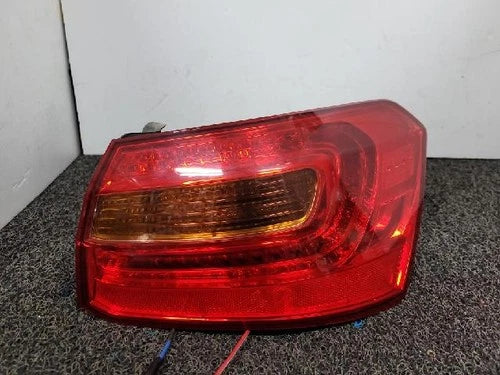 Rear combination tail light compatible with Kia Cadenza 2010 (right side/passenger side) OEM 924023R000