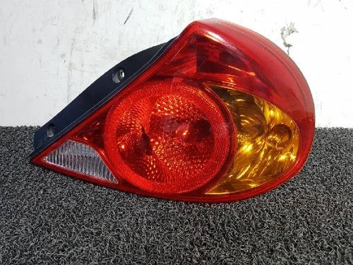 Right rear combination tail light assembly compatible with Kia Spectra 2002, genuine OEM replacement part 0K2N151150A
