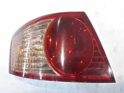 Left rear tail light assembly compatible with Kia Amanti 2000, LH OEM 92401, 3F270