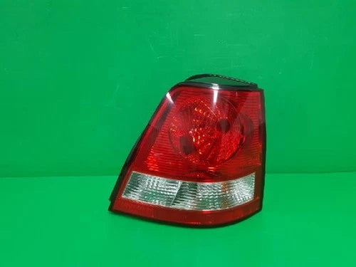 Right rear tail light assembly compatible with Kia Sorento 2002, genuine OEM replacement part 92402 3E000