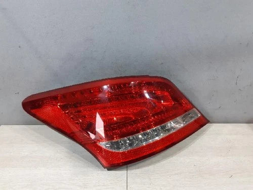 Left rear tail light assembly compatible with Hyundai Equus 2011, genuine OEM replacement part 924013N000