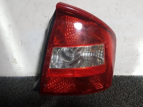 Luz trasera / calavera combinada derecha Kia 2006 OEM 92402 2F100